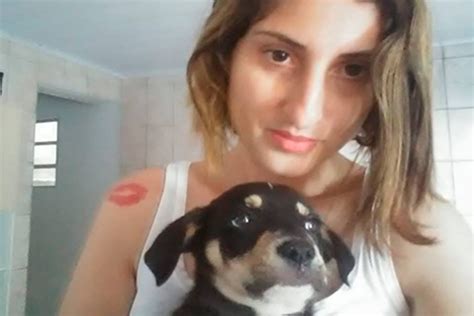 Zoofilia porno mulher transa com cachorro na cama